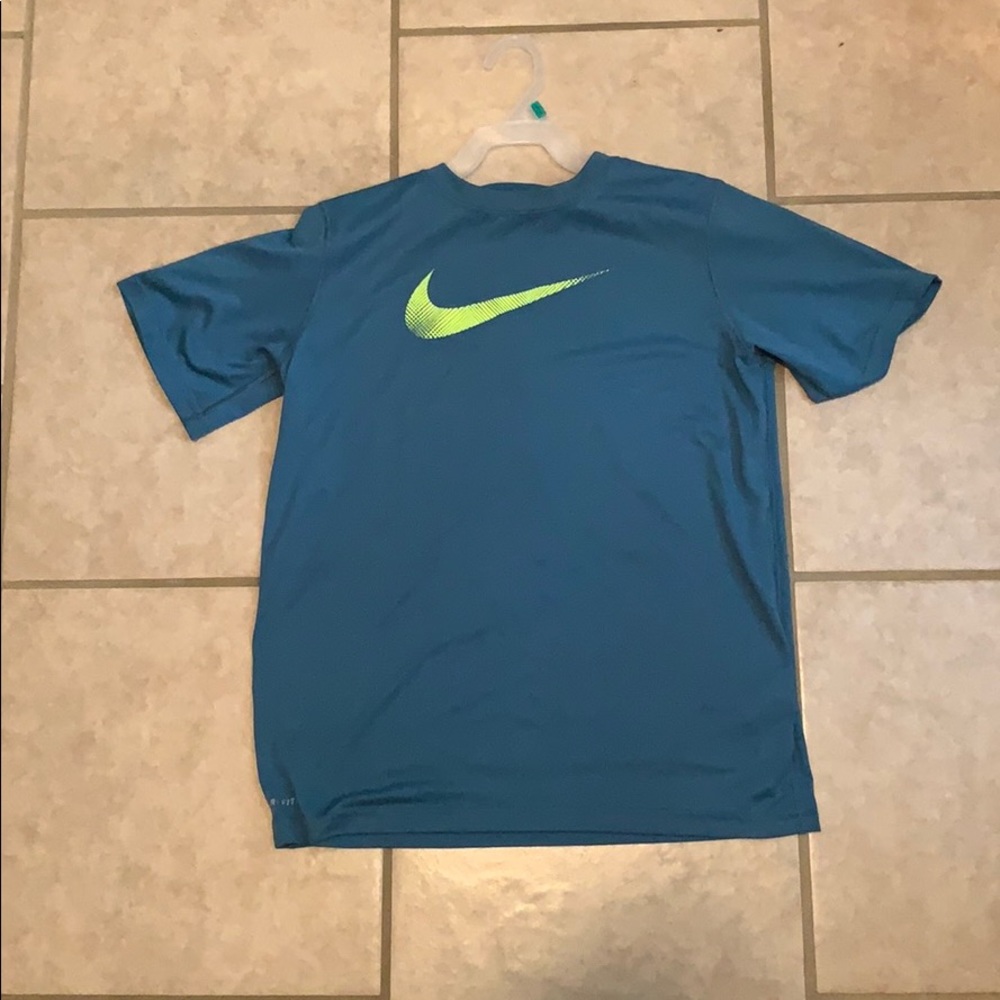 Nike dry fit t shirt